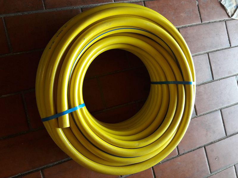 Bastensko crevo 3*4"m zuto