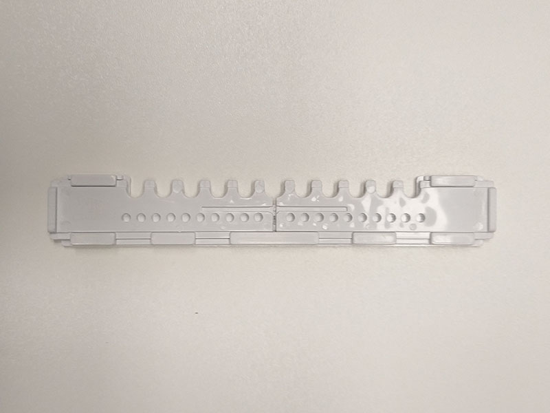 Plasticni zatvarac leta